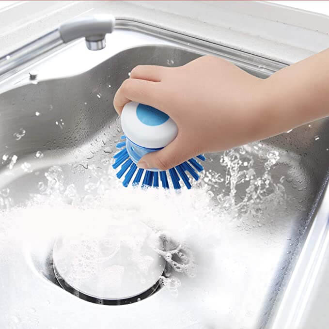 Automatic refilling dishwashing brush